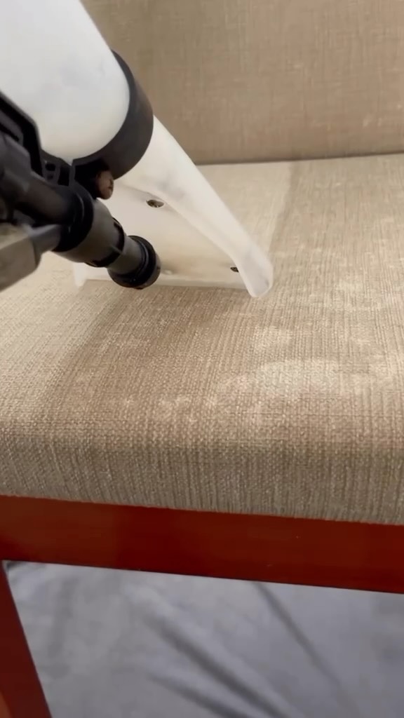 Extração profunda em cadeira de jantar